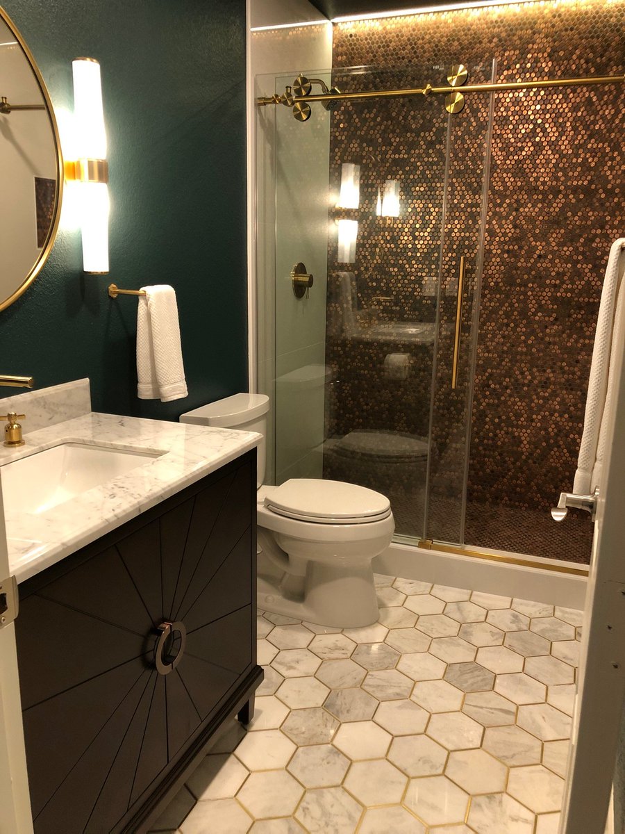 Tridel_Co's tweet image. Check out this classy bathroom remodel we just finished up in the 89109 zip code.
#linkinbio #tiledesign #pennytile #bathroomdesign #bathroomremodel #showerdesign