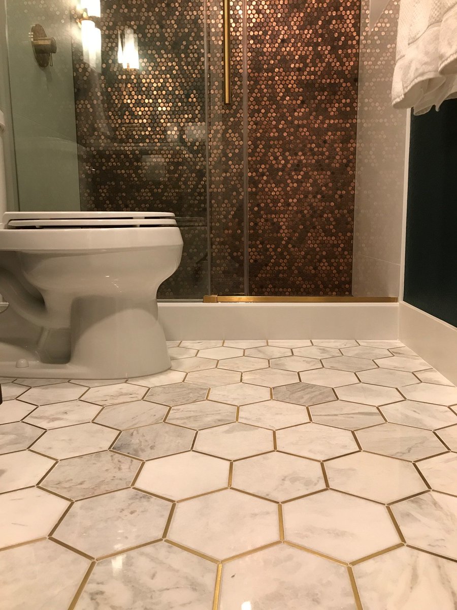 Tridel_Co's tweet image. Check out this classy bathroom remodel we just finished up in the 89109 zip code.
#linkinbio #tiledesign #pennytile #bathroomdesign #bathroomremodel #showerdesign