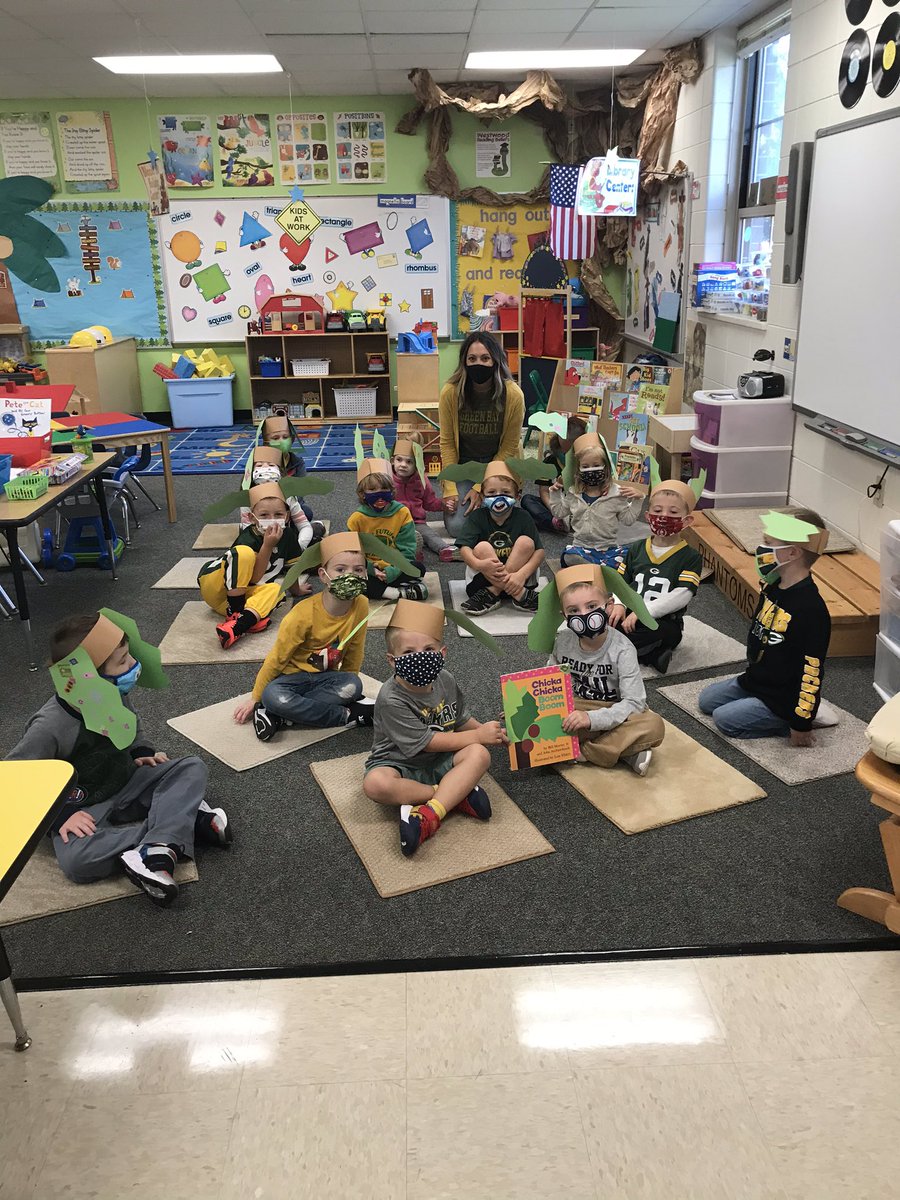 kjdugre's tweet photo. Happy Friday from this Chicka Chicka Boom Boom crew 🌴🥥😊 @WDPWestwood @WDP4K #wdppride #chickachickaboomboom #EarlyChildhoodEducation #4K https://t.co/smpb6zvpjn