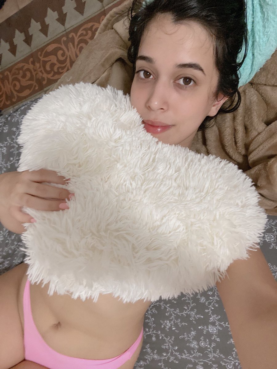 vivitarantino_'s tweet photo. Hola qué hacen? Me acabo de bañar y grabé video para regalar 💖 más tarde se los envío a mis fans👀 RT para un chance de ganártelo 
https://t.co/7IyeIfiSDy https://t.co/8zfKr2gXEN