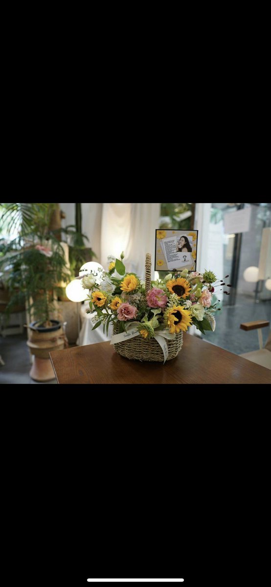 SabrinaNatalia's tweet photo. Flowers for our Hallyu Best Actress 😍
Thanks to binjin indonesia 💕
#crashlandingonyou #sonyejin #hyunbin #binjin #binjincouple #hallyubestactress https://t.co/OBgSczoJ1s