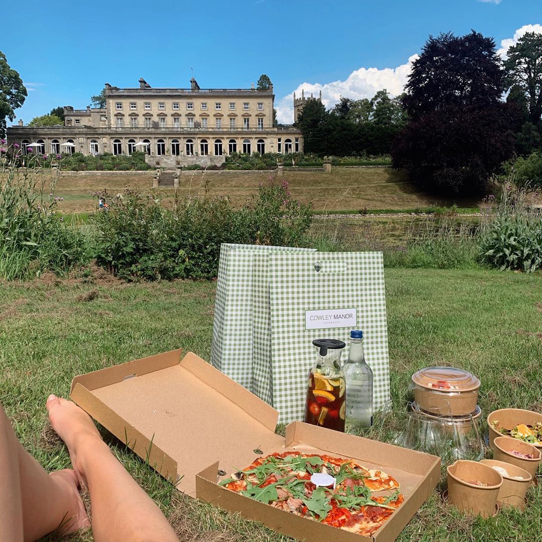 Choose your perfect spot from our picnicking locations and savour a quintessentially British al fresco feast in our 55-acre grounds. Make your booking ahead of the weekend: cowleymanor.com/a-cowley-picnic Captured by instagram.com/jessicasaralamb #picnic #englishpicnic #picnicdate