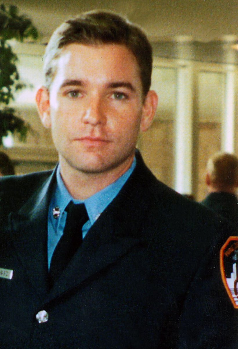 ShanaKaplan1128's tweet photo. Remembering my childhood friend and classmate from Bronx, NY, Firefighter, Christian Regenhard and all others who lost their lives on 9/11. #NeverForget #NeverForget911 #September11 #ladder131 #Engine279 #RedHook #Brooklyn #NY https://t.co/FtNYDRIZQa