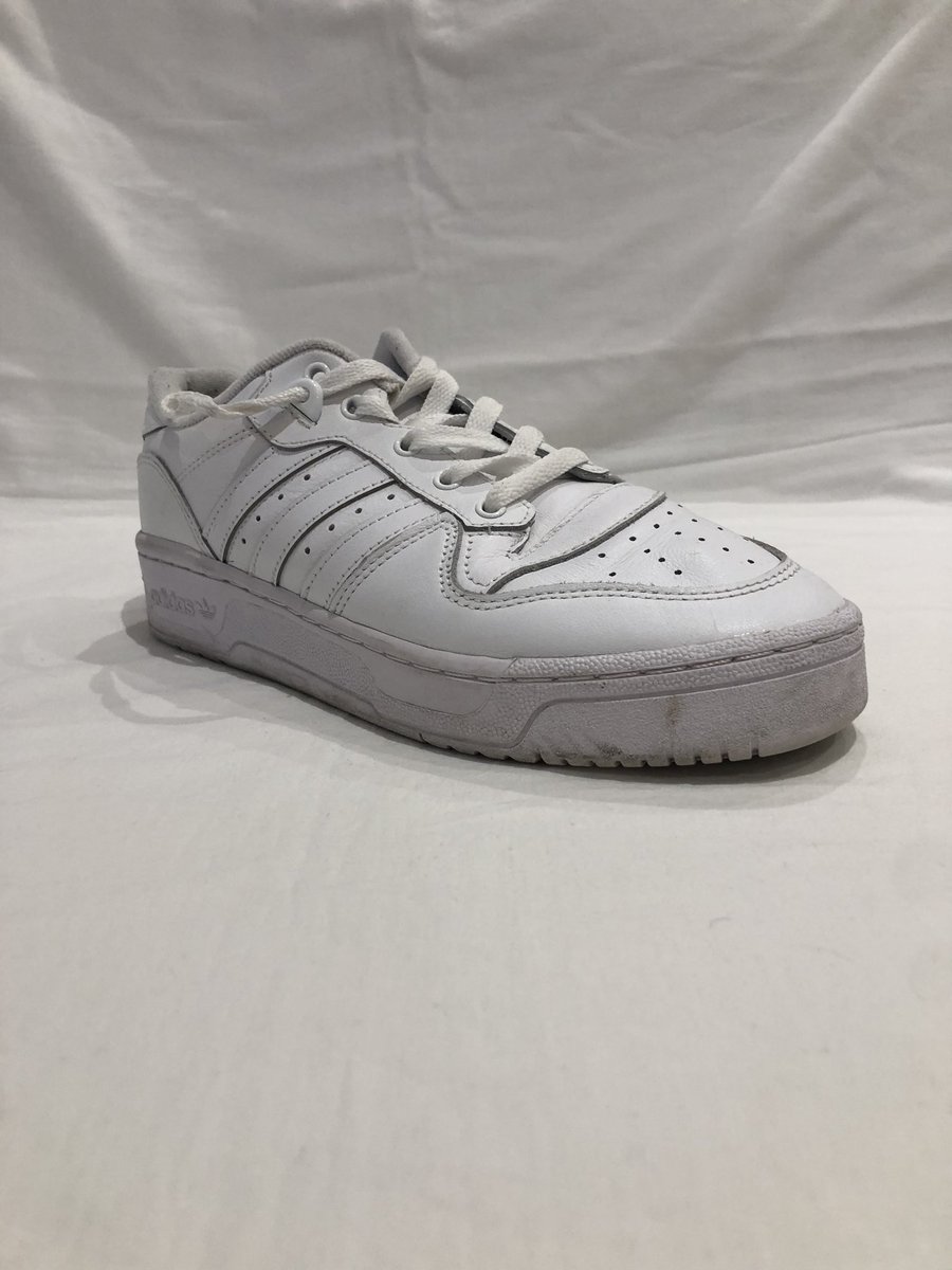 Creptify's tweet photo. Before and after clean on these Women’s Adidas Low Sneakers, back time white and looking fresh, like they should be!

#creptify #adidas #womens #low #sneakers #sneakercleaner #sneakercleaning #freshcreps #crepcheck https://t.co/zU2N5uWeoI