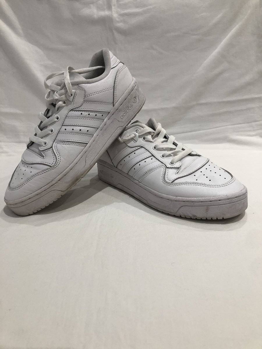 Creptify's tweet photo. Before and after clean on these Women’s Adidas Low Sneakers, back time white and looking fresh, like they should be!

#creptify #adidas #womens #low #sneakers #sneakercleaner #sneakercleaning #freshcreps #crepcheck https://t.co/zU2N5uWeoI