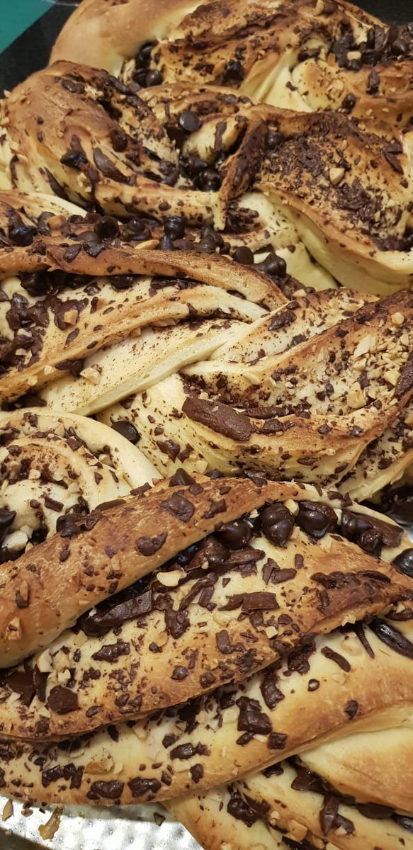 ValeriaBBlanch's tweet photo. Hola a todos, hace poquito comencé un emprendimiento con mi familia en #BuenosAires #Argentina 

Vendemos Babkas rellenos de chocolate y de dulce de leche.

La verdad están increíbles y nos encantaría que los probaran. 

Ig: @mibenditamasa https://t.co/R0Xfmrw0lu