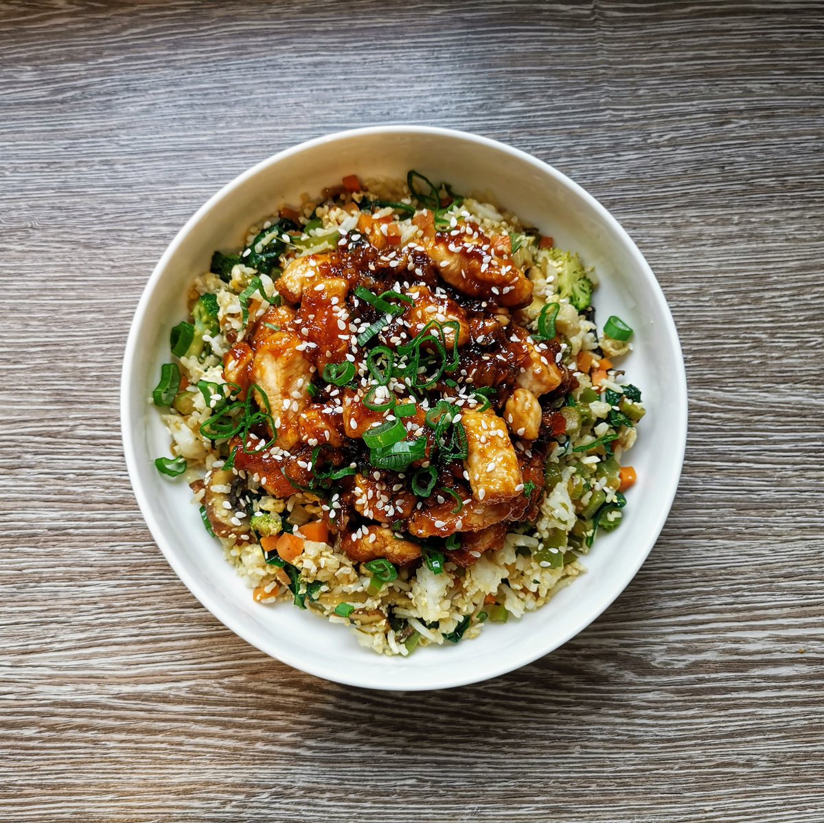 MRJJ82's tweet photo. Crispy Sesame Chicken with a Sticky Asian Sauce...with a few beers.
#HomeMadeTakeAway https://t.co/aLPf7gi5jC