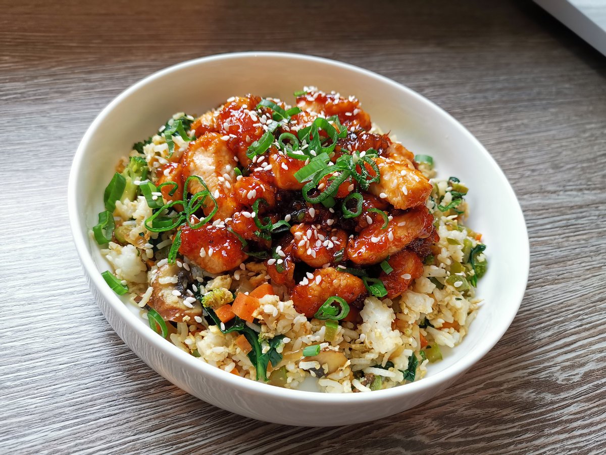 MRJJ82's tweet photo. Crispy Sesame Chicken with a Sticky Asian Sauce...with a few beers.
#HomeMadeTakeAway https://t.co/aLPf7gi5jC