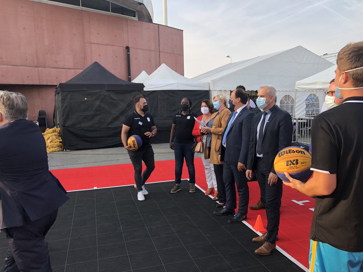 basketoise's tweet photo. Séance de tirs de nos élus lors passage sur notre stand du Comité de l’Oise de Basket-ball #oiseup @CD_oise @basketoise @hautsdefrance https://t.co/fR14remwGe