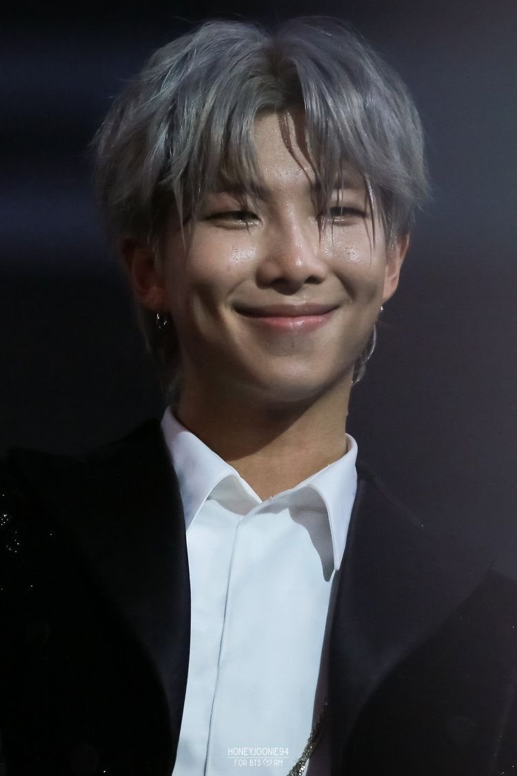 vrgls_s's tweet photo. Happy birthday, the best leader ever🥺🥳💜💜 @BTS_twt @bts_bighit https://t.co/GqEqUTmeVb
