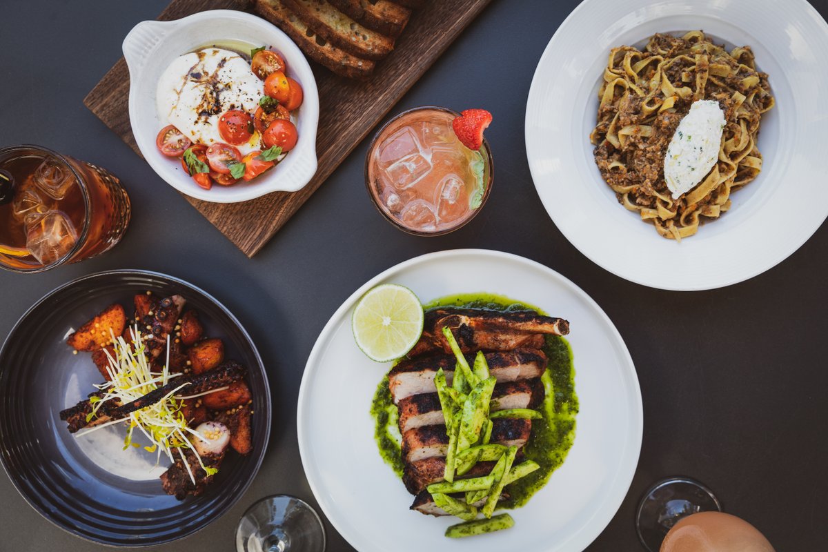 Come for Happy Hour, stay for dinner! 🍷🤤 Happy Hour is from 3pm - 6pm and includes:
▫︎ $7 Svedka Mules⁣
▫︎ $8 El Jimador Margaritas⁣
▫︎ $9 Jim Beam Old Fashioneds⁣
▫︎ $9 Select Wines by the Glass⁣
▫︎ $9 Hummus⁣
▫︎ $12 Filet Sliders (3)⁣