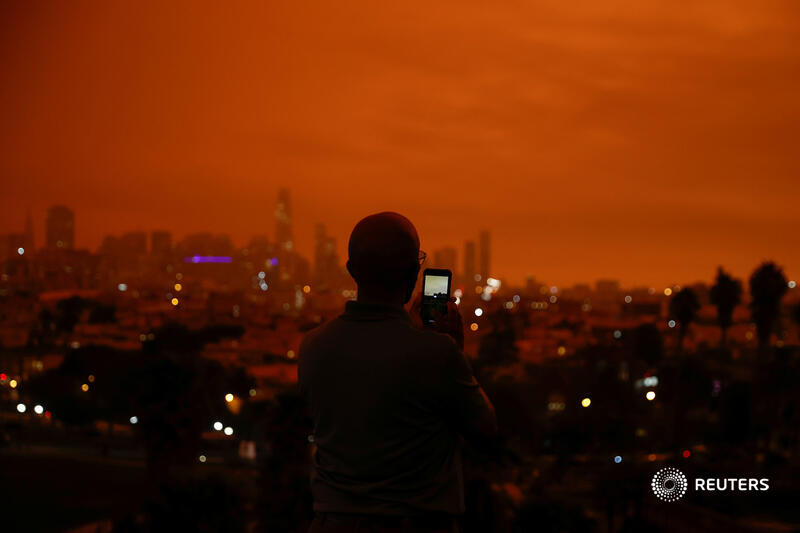 Residents in northern California’s Bay Area woke up to a doomsday-like skyline, as smoke from the state’s wildfires traveled into the upper atmosphere and blocked the sunlight, casting an orange glow across the region  https://reut.rs/2Zqpa07&nbsp; 2/3