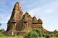 She moved her capital to Chauragarh in place of Singaurgarh. It was a fort of strategic importance situated on the Satpura hill range. After the death of Shershah, Sujat Khan captured the Malwa zone and was succeeded by his son Bajbahadur in 1556 A.D.