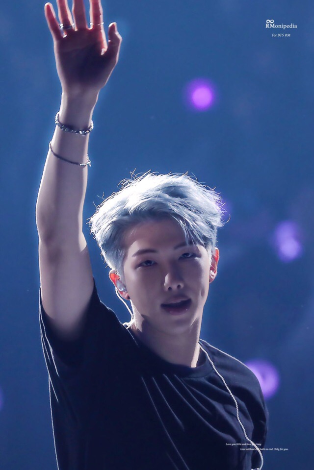 _Beatch_Bitch_'s tweet photo. Thank you for always staying on our side.
Happy Birthday to you best leader!🎂👏🏻 💜
Happy Birthday to the best man!💜🎋🌱🌿
#RapperANDPoetRM
#LoveJoonMoreThanLove
#ForeverLeaderRM
#OurPrideRM
#ShiningLightRM
#7BillionStarsForJoon
#AutumnFlowerJoon
#thank_you_남준이가_돼줘서
#BTS https://t.co/SuCnRSMLES