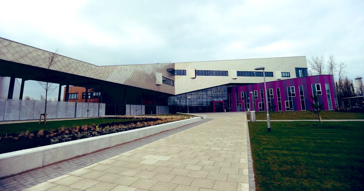 A great first full week back at the Academy. Students have settled very well & are meeting the expectations of a very different environment.

Staff have been outstanding in their commitment to the huge demands the ‘new normal’ brings. Well done everyone!

#PersonalBestNoExcuses