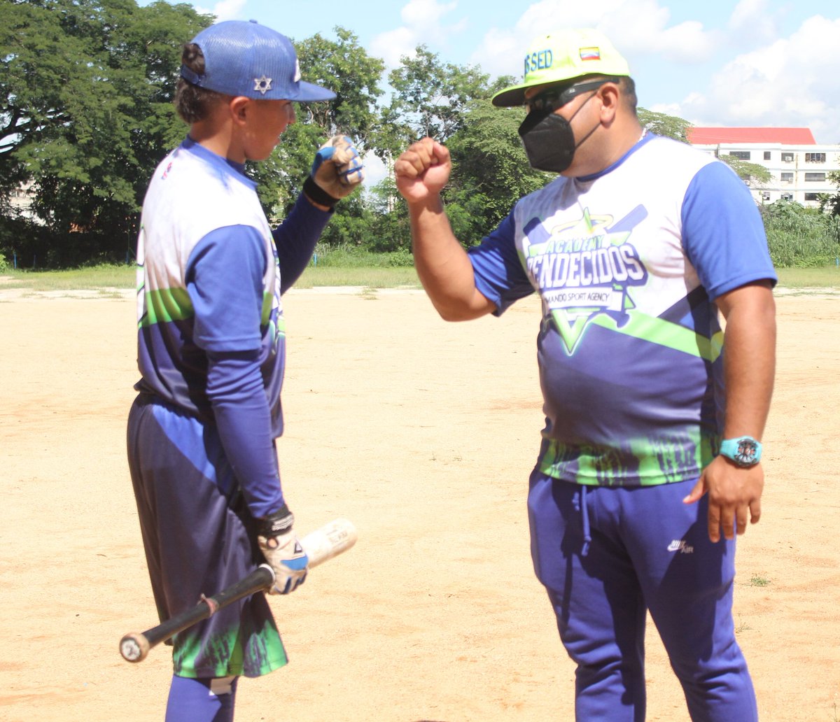BendecidosA's tweet photo. 👊😎 Una semana de trabajo productiva siempre debe terminar con una palabra de aliento...
¡Vamo' arriba!
•
•
#BendecidosAcademy 😇 #StaySafe #LetsGo #Blessed #Maracay #Aragua #Venezuela #BlessedProspects #Prospects #MiLB #MLB #Comando #Academy #Agency https://t.co/9BQYOeQtlv