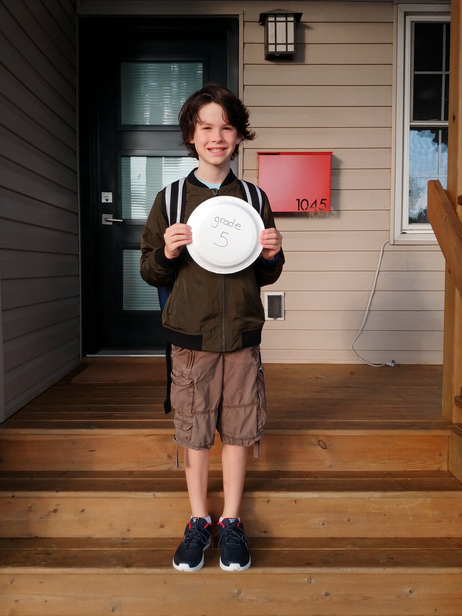 KimMomofNine's tweet photo. Second group out the door! # 8 starts grade 8 & the caboose and his hair starts grade 5. Biggest of the bigs is off being all essential and stuff ✉️. Hope you are all transitioning well into your new routines! #thanksforplayingalongian #packingluncheswasachallenge #offmygame https://t.co/toyEHXLDzZ