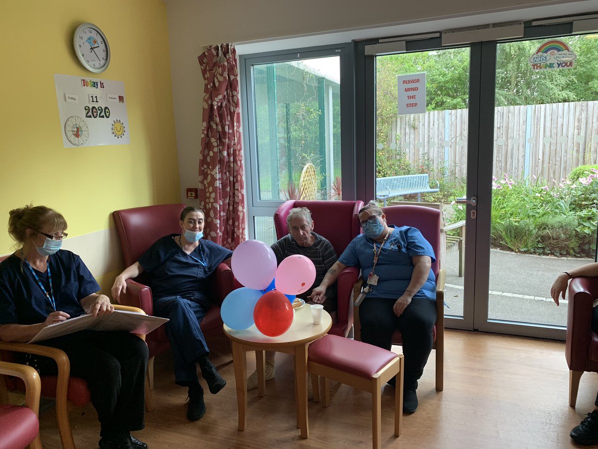 kerryroberts26's tweet photo. Hague &amp; summers have both be busy today saying #AGreatbigthankyou to all patients and staff,we had fun and dings with the jolly trolley and we had a minutes silencers 12 to remember everyone we lost to #covid19. https://t.co/XUpHvVbRO3