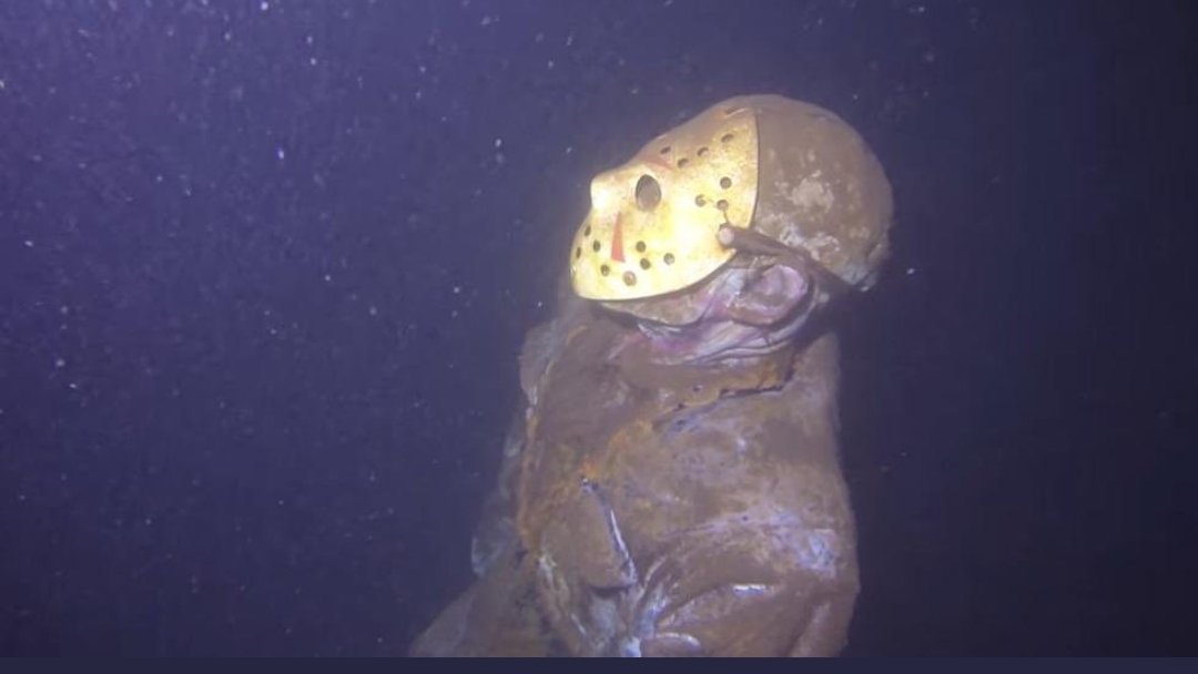 OnePiec22230112's tweet photo. Saviez vous qu'il y a une statue grandeur nature de Jason à 50 mètres de profondeur à Crystal Lake dans le Minamesota ? https://t.co/31fb1qGnUM