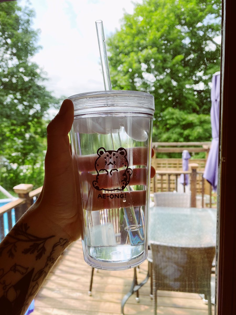 wooyoung420old's tweet photo. thank u to @SpringBlossomGO for him organizing & fansite @Booboo990802 for the super cute mark cup :,) β€οΈ
#SpringBproofs
#SpringB_Arrivals https://t.co/Qb2h3tnPBA