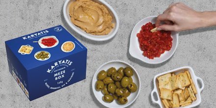 Odysea_Ltd's tweet photo. 💥#GiveawayAlert💥
Up your lunch-box game with our #Karyatis meze snack boxes 😉
40 lucky winners will get 24 snack boxes each to enjoy with family &amp; friends! To #win 👉follow, RT &amp; tag 2 friends you’d share our Mediterranean snack treats with! 
#CompetitionTime #TasteTheSunshine https://t.co/EHEZjw1UX3