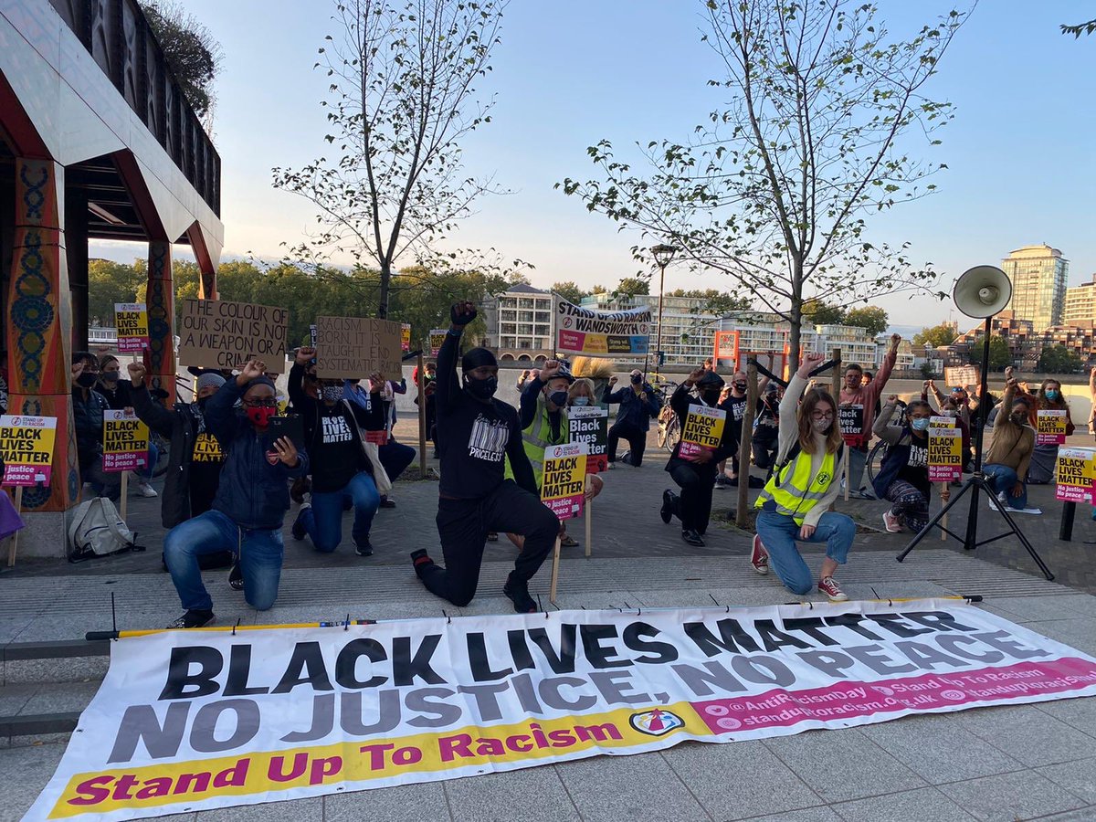 AntiRacismDay's tweet photo. At the US embassy @SLSUTR #TakeTheKnee to say #JusticeForGeorgeFloyd #ICantBreathe oppose police racism in the US & UK #ScrapS60 #theukisnotinnocent #BlackLivesMatter https://t.co/U9IZ8fKSri