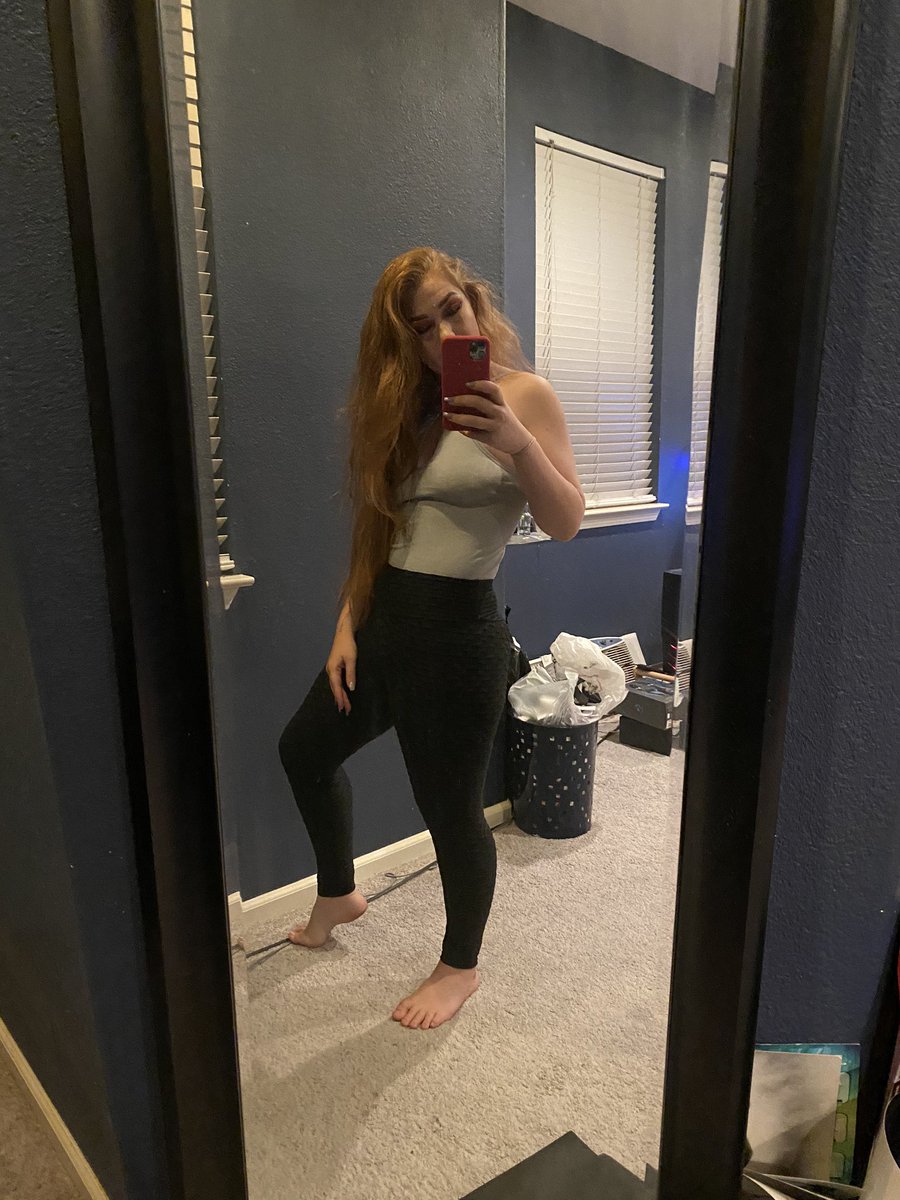 Reckless__RED's tweet photo. Bruh a year and 50 pounds can do wonders. #down75 #soyouthinkimskinny https://t.co/O57n4PIbNC