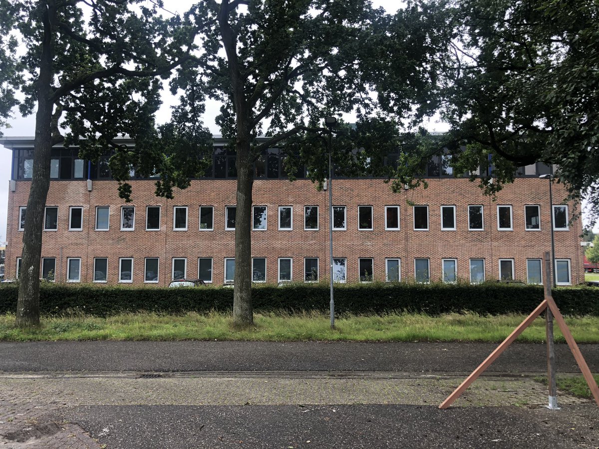 Deze week op het DV&amp;O hoofdkantoor in Assen. Het gebouw is hetzelfde, de kantoren zijn nog steeds dun bezet. Ook na 6 maanden nog steeds vreemd. Op de afdeling Logistiek gelukkig weer ouderwetse bedrijvigheid!! <a href="/DVOcommunicatie/">DV&O</a>