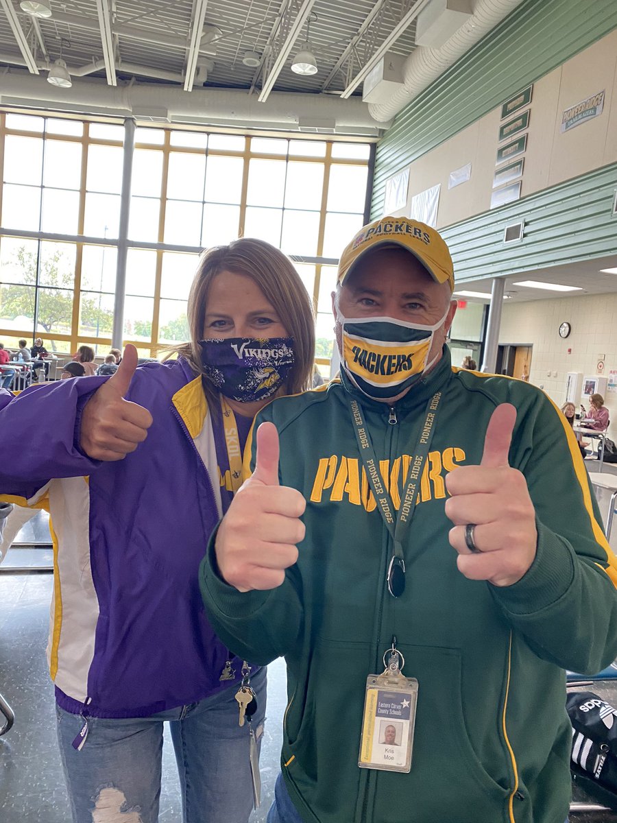 PRMTrailblazers's tweet photo. Border battle PRMS style! Fun way to end a great first week of Hybrid learning! #ECCS1stWeek #PRMSWeBelieve @ISD112 @minnesotavikin #SKOL https://t.co/qo2TmMfsdC
