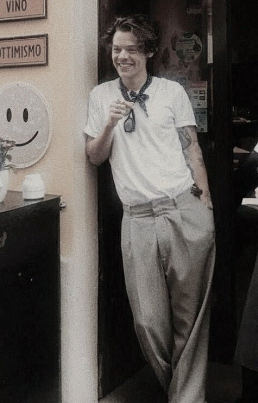 finelinests's tweet photo. I’m sorry but a 1950’s movie was made for harry styles https://t.co/GaqN2eAxtd