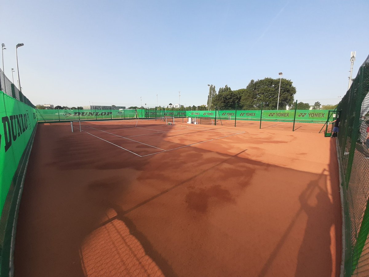 SportingSols_fr's tweet photo. Quelques jours avant @rolandgarros , @villepontsdece inaugure ses deux nouveaux courts de tennis en terre battue artificielle #topclay. Merci à la ville, @LIGUEDETENNIS1 , comité49 et ASPC Tennis pour votre confiance. https://t.co/36O0CMs8sj