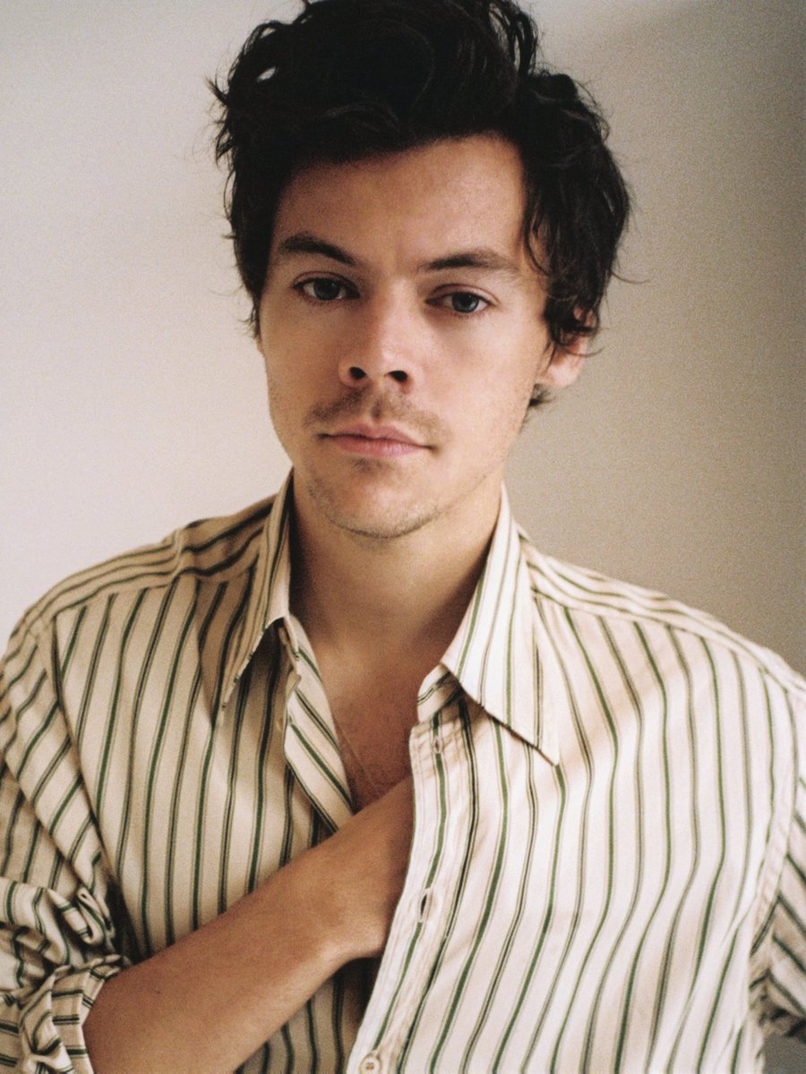 hsdaily's tweet photo. Harry is set to join the thriller Don’t Worry Darling, directed by Olivia Wilde.

He joins Florence Pugh, Chris Pine and Dakota Johnson. Wilde also has a supporting role onscreen.
 
Don’t Worry, Darling is set in an isolated, utopian community in the 1950s California desert. https://t.co/hnqu6zJZbB