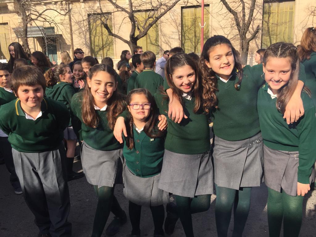 sindromedown's tweet photo. 🧑‍🏫👩‍🏫¡Saludamos a todos las maestras y maestros en su día! 😁

🏫Clara, una chica con síndrome de Down, participa motivada por su colegio San Cayetano de un concurso literario nacional sobre la figura de Ana Frank.
🧵 https://t.co/ZapxcZ2Exz