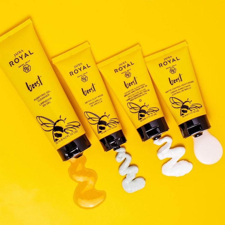 windygaris's tweet photo. @wordfangs Haii aku Independent Consutant Jafra Skincare, walau PSBB harus tetep jaga kesehatan kulit gaes, aku juga bisa bantu consultasiin masalah kulit kalian. Jangan sampe jadi pada buluk dan kusam karna dirumah aja. Bisa dm ig aku yaa @windygaris buat tau semua skincarenya. https://t.co/cr3AJVADv0