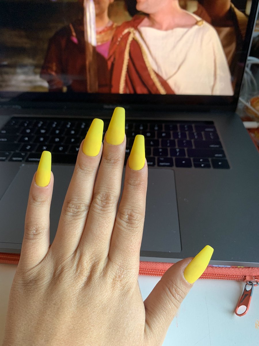 mirachristinaa's tweet photo. the second set of the 2, that pop of color you need to brighten every day @nailcandypress 

~ Lemon Drop 🍋 medium coffin~

#pressons #pressonnails #nailcandy #coconut #nailart https://t.co/nPc7qdL9iL