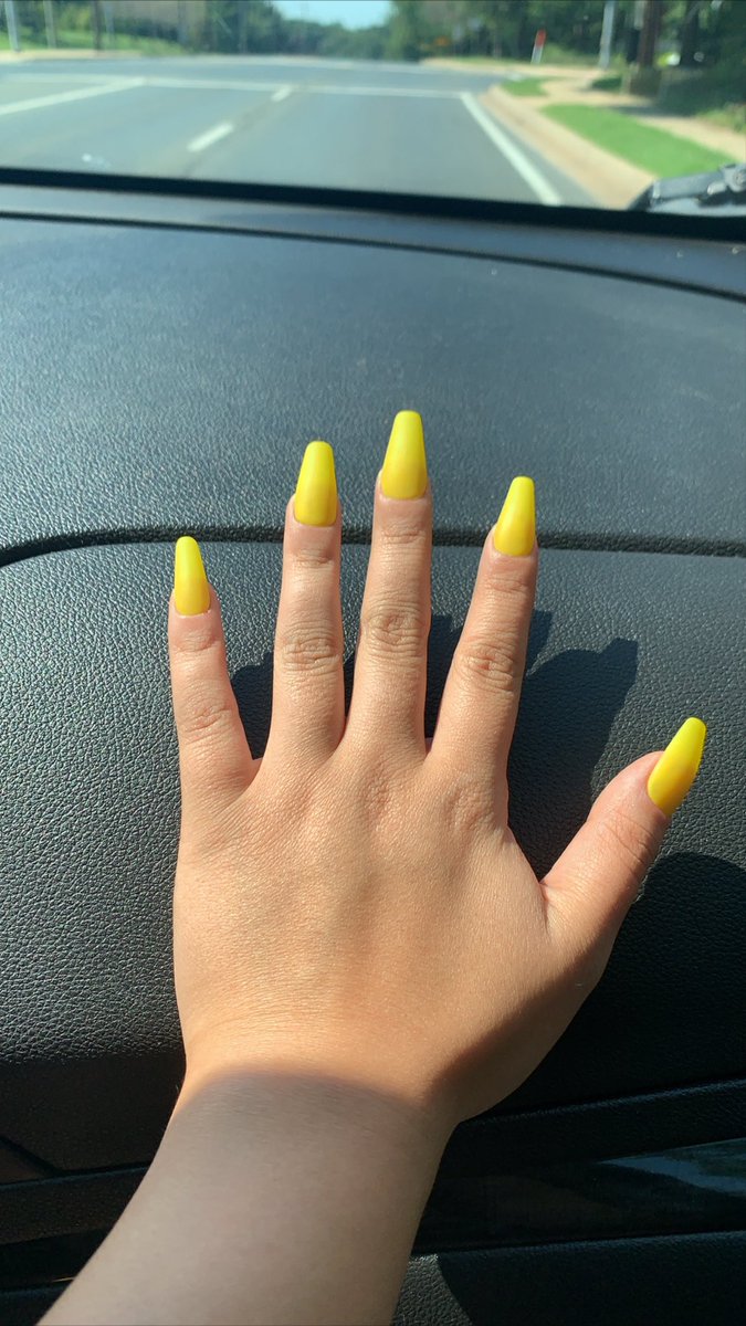 mirachristinaa's tweet photo. the second set of the 2, that pop of color you need to brighten every day @nailcandypress 

~ Lemon Drop 🍋 medium coffin~

#pressons #pressonnails #nailcandy #coconut #nailart https://t.co/nPc7qdL9iL