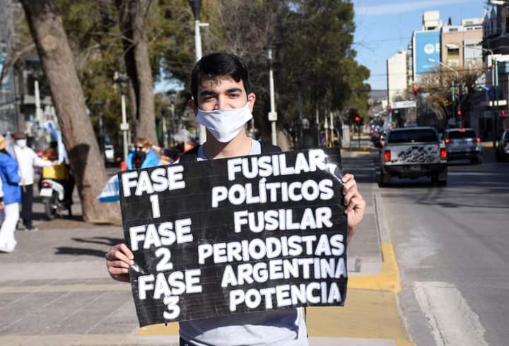 spneuquen's tweet photo. #Neuquén Ante hechos que surgieron a partir del 17A , decimos
La cobertura periodística es un ejercicio de la #LibertadDePrensa, las amenazas y agresiones son el intento de #Censura de los violentos
👇
https://t.co/UR5nV5fyh5

PH: Florencia Salto (gentileza) https://t.co/WHFp7kjN9B