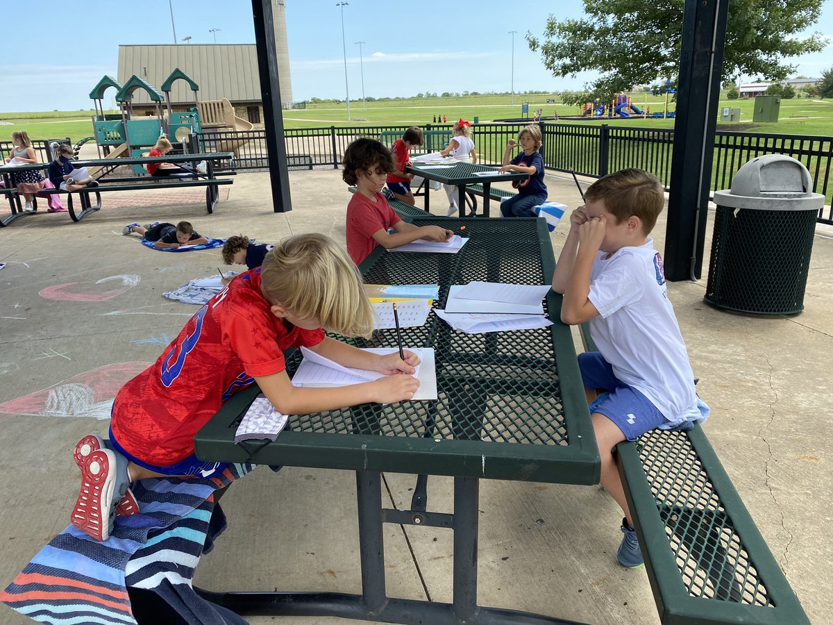 apherocks_2nd's tweet photo. Today was a perfect day to take our writing lesson outside!!! #weareaphe #togetherwegrow #feelslikefall https://t.co/DLioIzP1dx