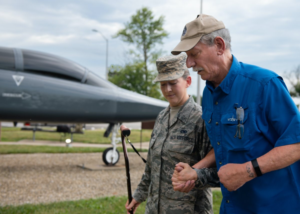 On this #NationalGrandparentsDay, we salute the grandmas & grandpas who served this great nation and those who support #milfams & #milkids. Tweet us a picture of your grandparents!