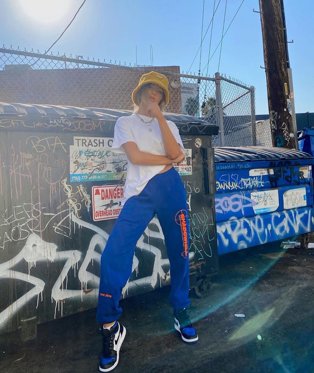 costellslife2's tweet photo. Erika looks absolutely incredible in this outfit that Amanda chose for her to wear this two are literally friendship goals we stan Amerika 

@erikacostell @MakeupbyMandy24 #Amerika https://t.co/vV6y1LOUHP