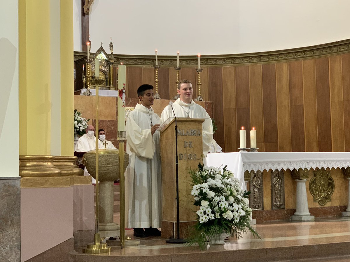 SalesianosSSM's tweet photo. Concluye la celebración y Luis y Chema dan las gracias a Dios, a Don Bosco, a los jóvenes y a sus familias. https://t.co/wsf1ESyUJs