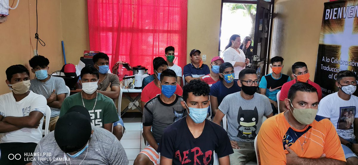 Alcaldía de #SanRafaelDelSur hacen entrega de Tacos Joma, a jugadores del Equipo de fútbol de Segunda División "Club Deportivo Masachapa" el cual participará en el torneo Nacional, dando inicio el 13 de Septiembre.
#OrgulloPatrio 💙 🇳🇮
#ManaguaSandinista ❤️🖤