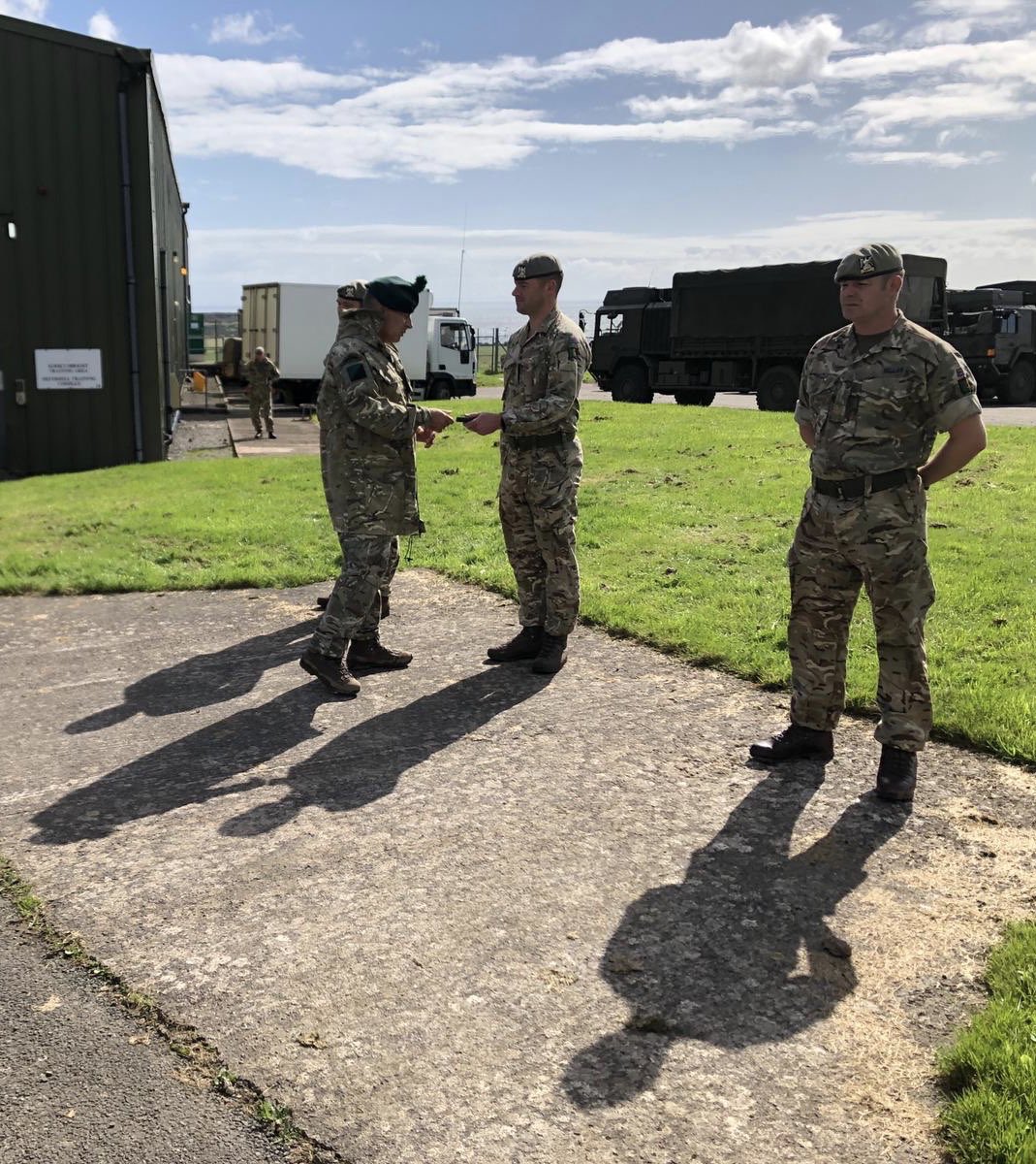 The General Officer Commanding (GOC) 1 UK Div came to visit the Regiment this week, whilst deployed on Ex SOLWAY EAGLE. 
.
There he presented the Medal for Long Service and Good Conduct (LSGC) to:
WO2 Kelly
SSgt Harley
Sgt Millar
.
#britisharmy #bethebest #secondtonone
