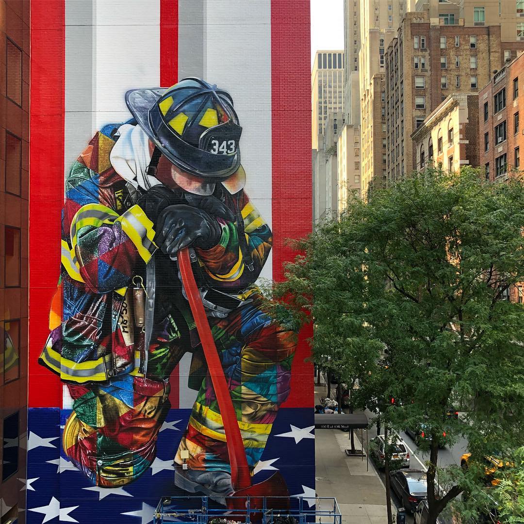 GerardButler's tweet photo. Today we honor the heroes, first responders, survivors &amp; all those we lost 19 yrs ago. I'll always remember the strength &amp; courage of those on the frontlines. We are seeing that courage again today w/ their response to the pandemic &amp; fighting fires on the West Coast. #NeverForget https://t.co/bhEMVBzVzB