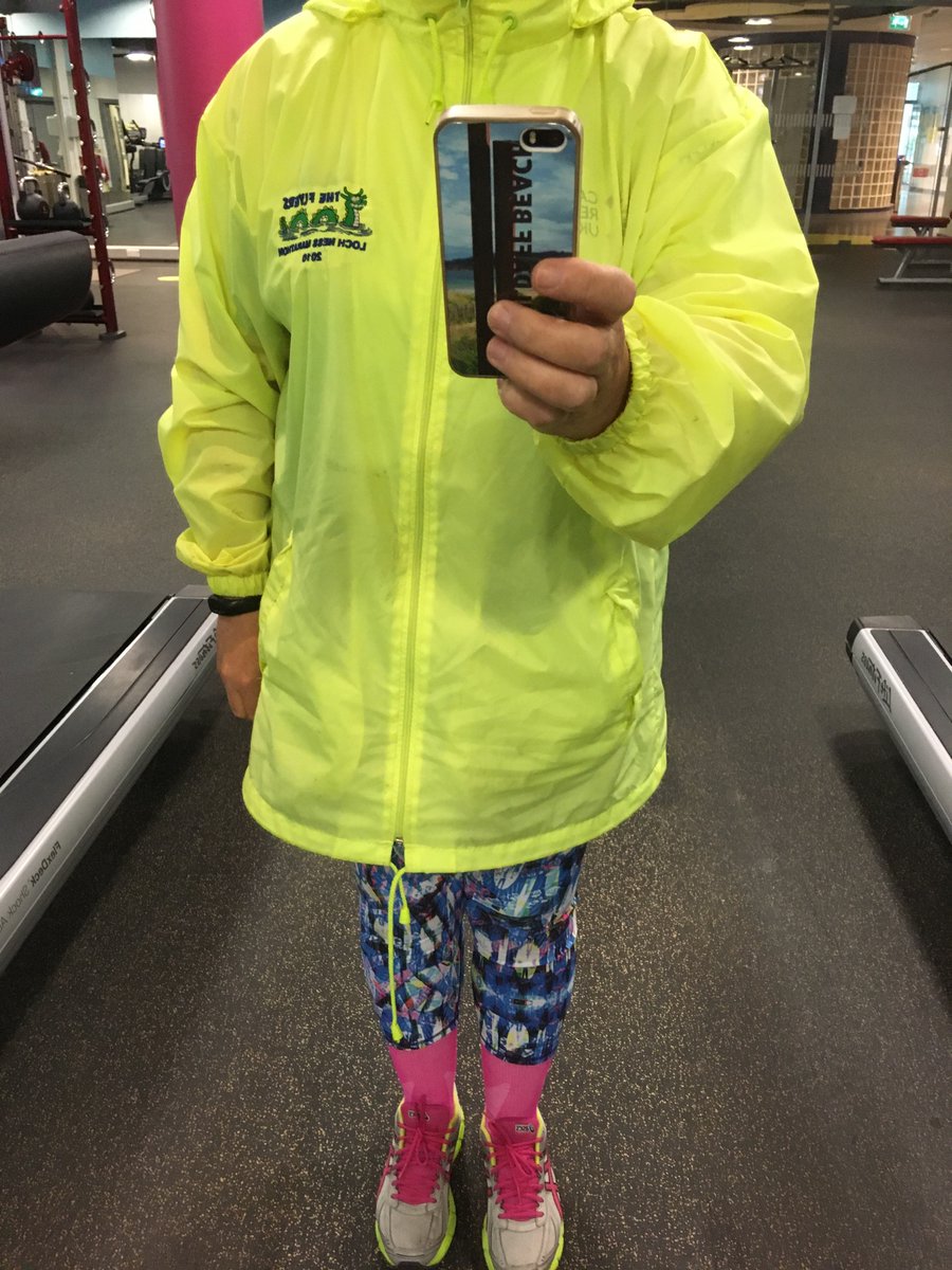 My 10yr old niece says I look like a highlighter...can’t really argue with that. 😂 🏃‍♀️ 
#sportforalll 
#outofthemouthofbabes 
#fashionpolice
#hardtomiss