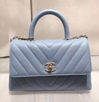 LesPromosTV's tweet photo. Chanel https://t.co/zv5DAx9HtC