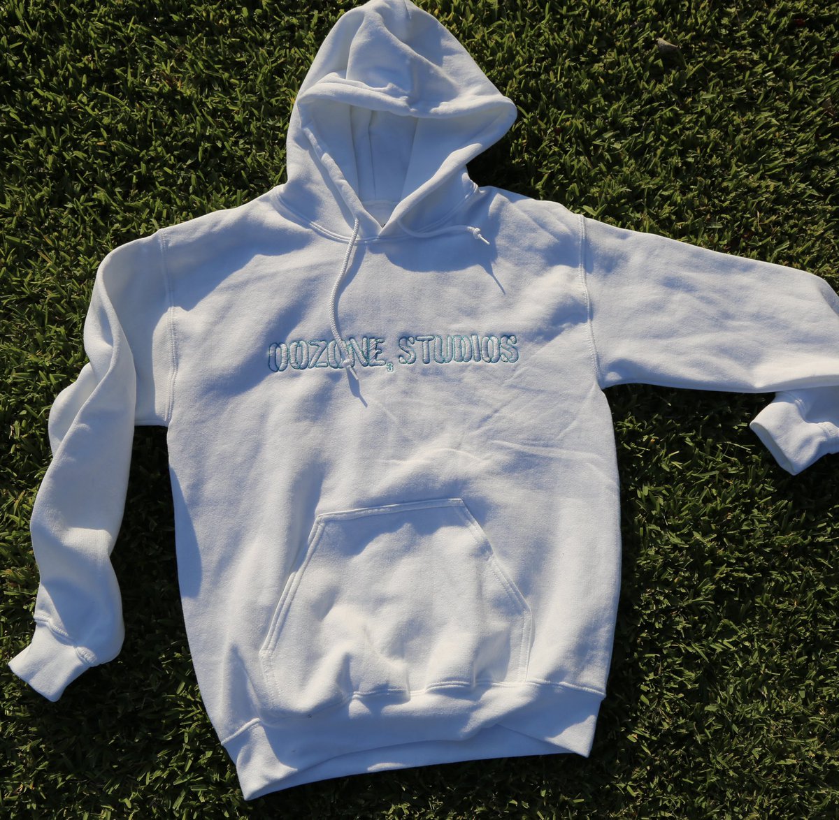 _amullerrkyla's tweet photo. 🌐OOZONE3 STUDIOS🌐Embroidered logo tees and hoodies! Pt.2/3 of the Pre-drop. These will not be on the website for the drop. Sizes are limited and these won’t restock. Get yours now!🌐💕 ig: o3_studios Twitter: @O3_STUDIOS https://t.co/fXfro4CPsZ