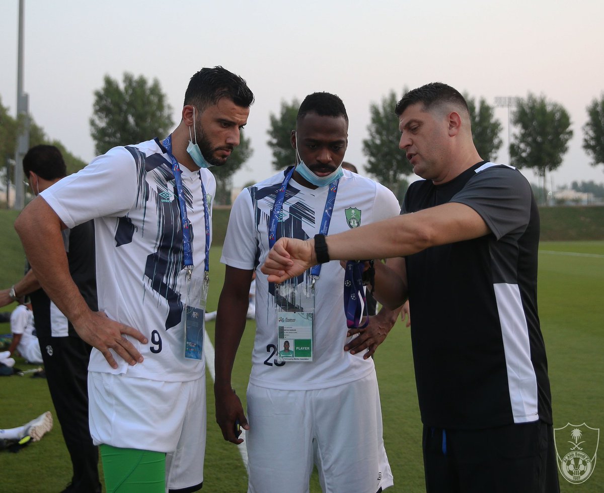ALAHLI_FC's tweet photo. 📸 #الأهلي يعاود تدريباته استعداداً لمواجهة الشرطة العراقي، مساء يوم الاثنين المقبل، ضمن الجولة الثالثة من المجموعة الأولى لبطولة #دوري_أبطال_آسيا 2020 ⚽️💚

#الأهلي_الشرطة_العراقي 

#ACL2020 https://t.co/0JuMFbQzQC