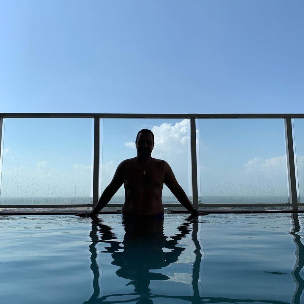 Staycation goals! Between our pool, fitness center, on-site Starbucks and over 20 surrounding restaurants, we don't think you'll ever want to leave!