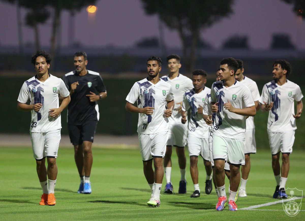 ALAHLI_FC's tweet photo. 📸 #الأهلي يعاود تدريباته استعداداً لمواجهة الشرطة العراقي، مساء يوم الاثنين المقبل، ضمن الجولة الثالثة من المجموعة الأولى لبطولة #دوري_أبطال_آسيا 2020 ⚽️💚

#الأهلي_الشرطة_العراقي 

#ACL2020 https://t.co/0JuMFbQzQC